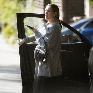 Schon bald so weit? Rumer Willis präsentiert ihren Babybauch