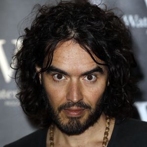 Russell Brand droht die Auslieferung nach Großbritannien