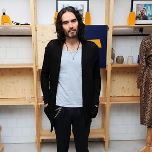 Fünf Frauen sagen gegen Russell Brand in einem Film aus!