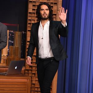 Russell Brand wegen Missbrauchsvorwürfen in UK verklagt