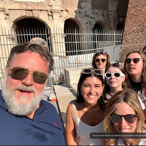Niedlich: Russell Crowe postet seltenes Bild mit Familie