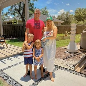 Süß! Ryan Lochte teilt Familienfoto mit neugeborener Tochter