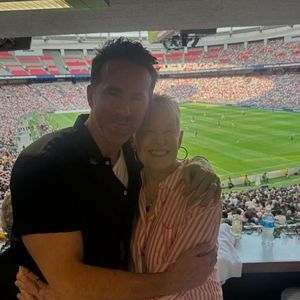 Zeit zu zweit: Ryan Reynolds teilt Bild mit seiner Mutter!