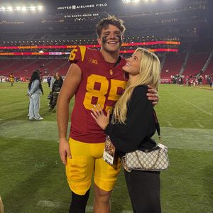 Ist er ihr Neuer? Rylee Arnold kuschelt mit Footballspieler