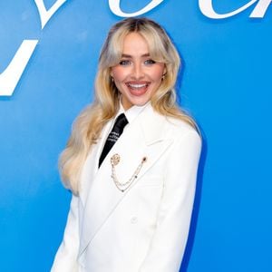 Sabrina Carpenter überrascht Fans mit Kuss in "Taste"-Video