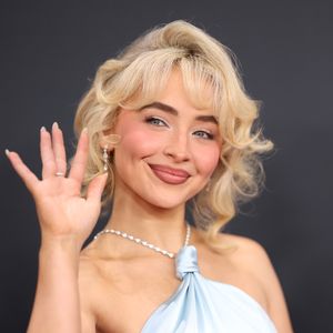 Ansage an Hater: Sabrina Carpenter nackt auf Magazin-Cover