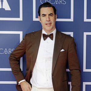 Sacha Baron Cohen entkommt bewaffnetem Mob bei "Borat 2"