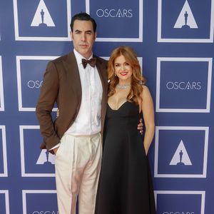 So süß gratuliert Sacha Baron Cohen Ex Isla zum Geburtstag