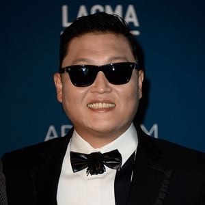 Psy performt "Gangnam Style" zum 1. Mal in Gangnam