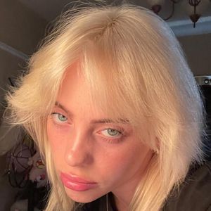 Nach Entschuldigung: Billie Eilish postet ein neues Selfie
