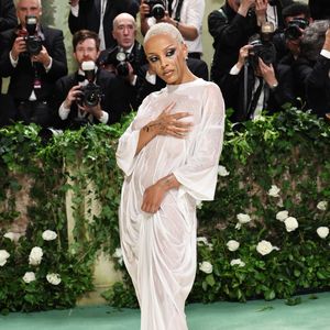 Wet Look: Doja Cat setzt Fashion-Statement auf der Met Gala