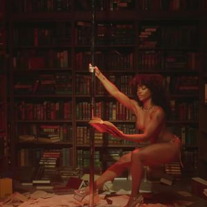 Schräges Musikvideo: Hier tanzt SZA in Bibliothek an Stange