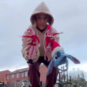 Safiyya Vorajee dekoriert Grab ihrer Tochter weihnachtlich