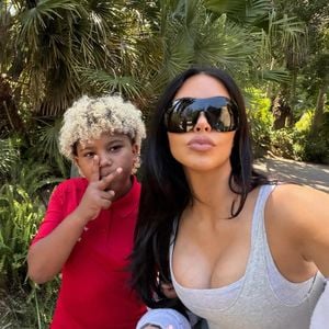 Kim Kardashian und Sohn Saint modeln für neue Nike-Kampagne