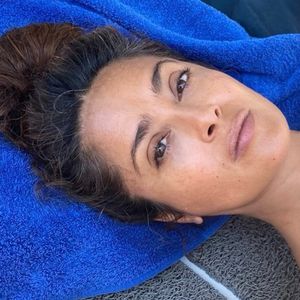 Wegen grauer Haare: Fans verteidigen Salma Hayek im Netz