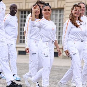 So war der Fackellauf für Salma Hayek für Olympische Spiele!