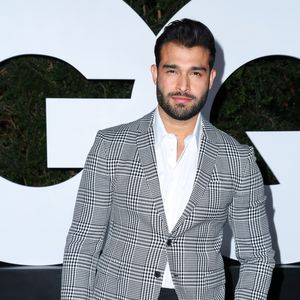 Hot or Not? Sam Asghari zieht auf einem Parkplatz blank