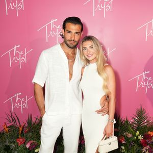 Sam Asghari und seine Brooke feiern Red-Carpet-Debüt