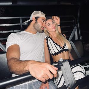 Cooler Partnerlook: Sam Asghari spaziert mit Freundin Brooke