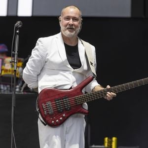 Limp Bizkit ehren Bassisten Sam Rivers (†48) bei Konzert