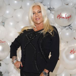 Samantha Fox muss wegen Ausraster im Flugzeug vor Gericht