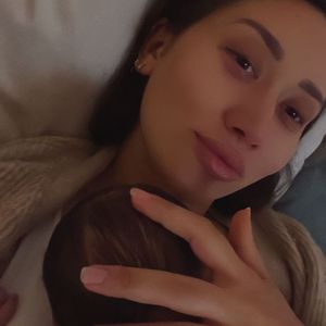 "Liebe es": Samira Klampfl genießt die Kuschelzeit mit Nova