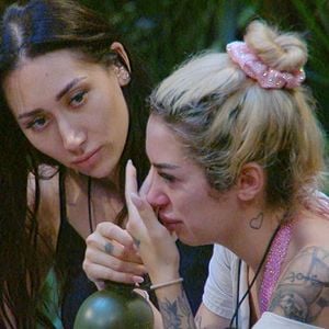 Wegen ihres Vaters: Ariel weint im Dschungelcamp bitterlich