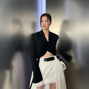 Fans besorgt: K-Pop-Star Sana bricht auf Bühne zusammen