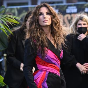 Fünf Monate nach Tod: Sandra Bullock verstreut Bryans Asche