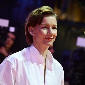 Sandra Hüller überzeugt als Mann in neuem Kinofilm "Rose"