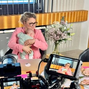 Neu-Mama Sandra Köhldorfer gewährt private Dreh-Einblicke