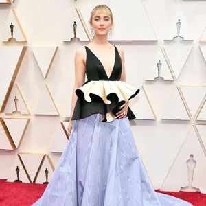 Neuer Look! Saoirse Ronan hat jetzt schwarze Haare