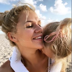 Sara Kulka will ihre Tochter bis zum 4. Lebensjahr stillen!