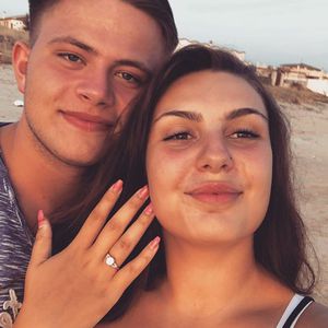 Hat Pietro Lombardi gratuliert? Schwester Sara ist verlobt!