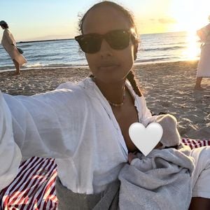 "Hallo Welt": Model Sara Nurus zweites Baby ist endlich da