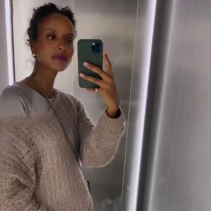 Im herbstlichen Look: Sara Nuru zeigt stolz ihren Babybauch!