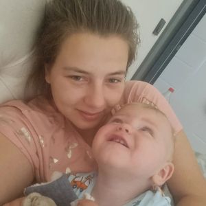 Sarafina Wollny ist bedrückt: Ihr Sohn Emory liegt flach