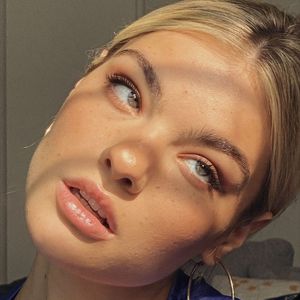 Ex-GNTM-Kandidatin Sarah Almoril steht auch auf Frauen