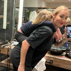 Sarah Connor genießt einen Strandtag mit ihrem Sohnemann Jax