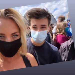 Hier demonstriert Sarah Connor mit Sohn Tyler Terenzi