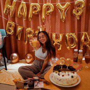 Sarah Engels feiert ihren 30. Geburtstag im gemütlichen Look