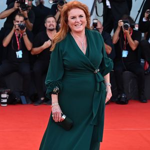 Nach Brust-OP: Sarah Ferguson strahlt im Schmetterlingskleid
