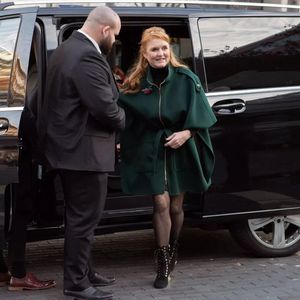 Unroyaler Auftritt? Sarah Ferguson beeindruckt im Minikleid