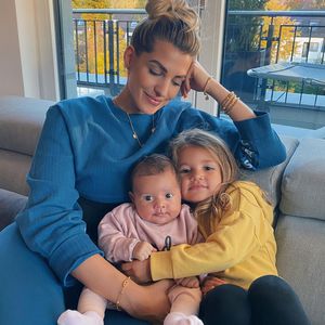 Kuschelzeit: Sarah Harrison postet neue Fotos mit ihren Kids