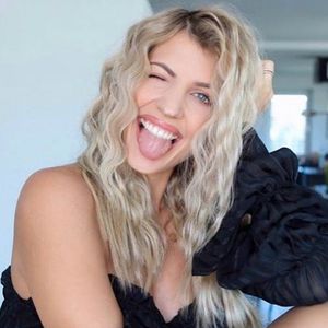 Platinblonde Haare: Sarah Harrison wagt einen neuen Style!