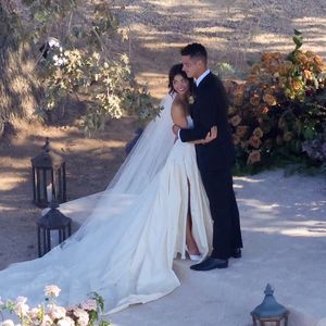 Erste Pics: So romantisch heiratete Sarah Hyland ihren Wells