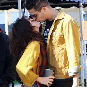 So verliebt turteln Sarah Hyland und Wells Adams in L.A.