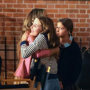 Superselten: Sarah Jessica Parker knuddelt Tochter am Set