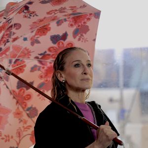 Am Set: Sarah Jessica Parker wird im Regen stehen gelassen