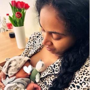 "Müde, aber glücklich": Sarah Joelle Jahnel teilt Babyfotos